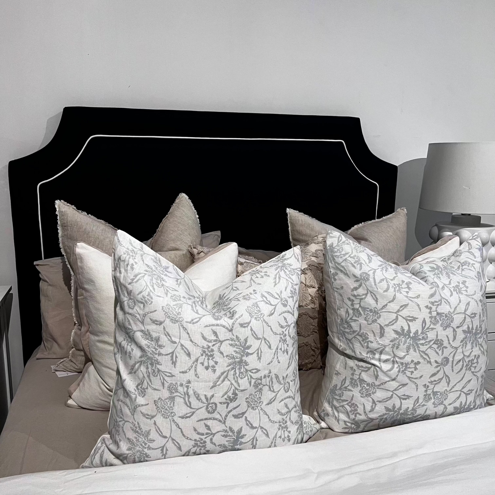 Scarlett Linen Bedhead with white piping - Image 2