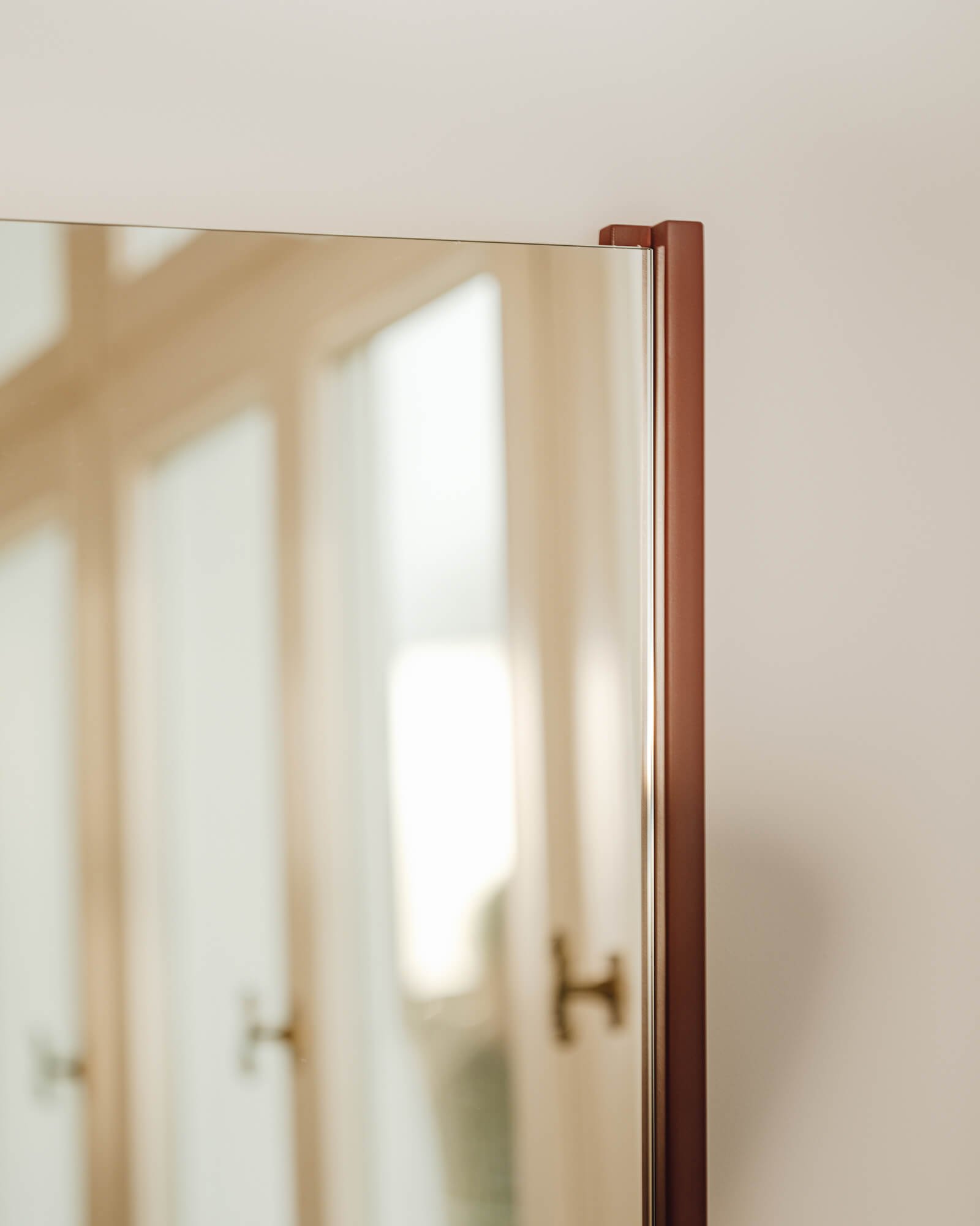 Lun Leaning Mirror - Image 3