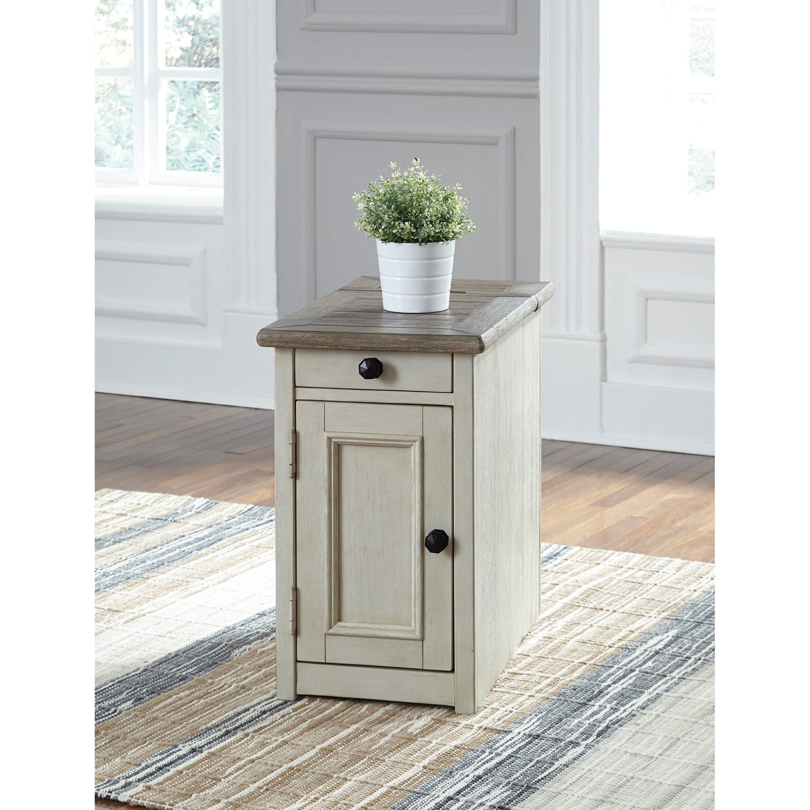 Bolanburg Chairside Table - Image 2