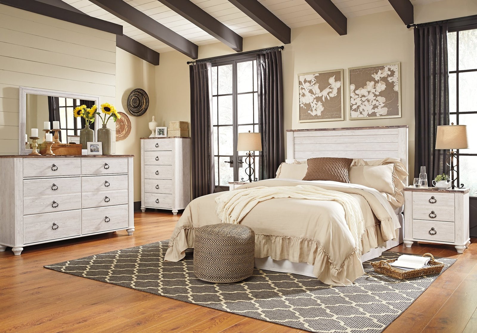 Willowton Five Drawer Chest - Image 4
