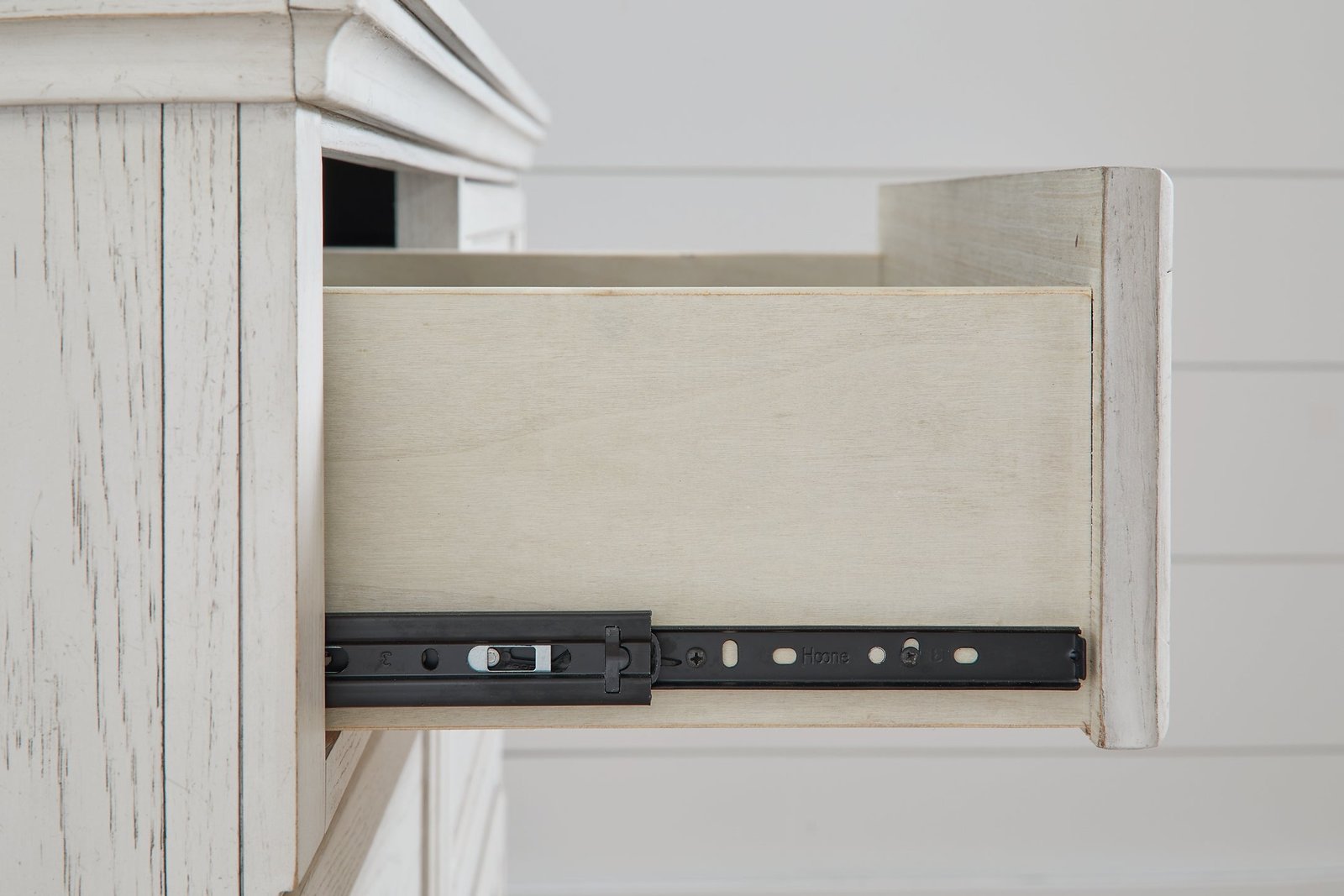 Robbinsdale Five Drawer Chest - Image 5
