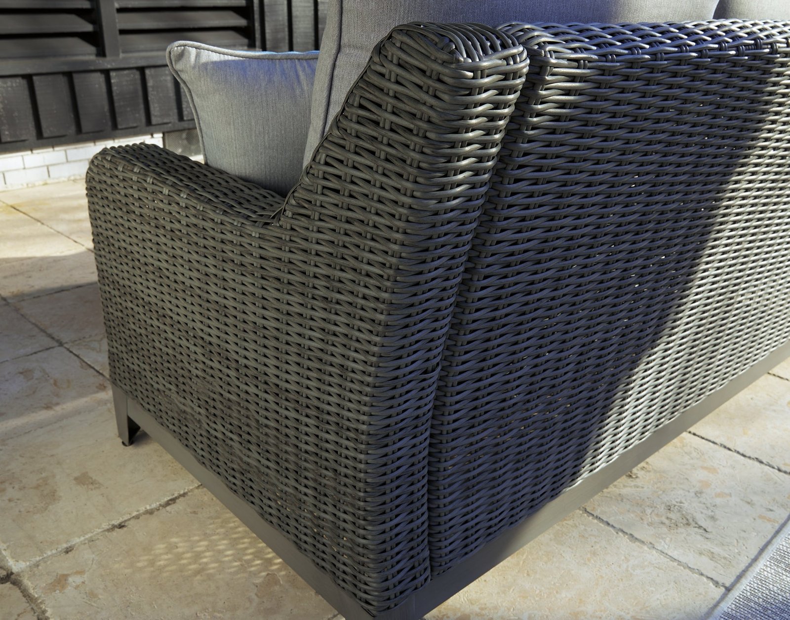 Elite Park Loveseat w/Cushion - Image 5