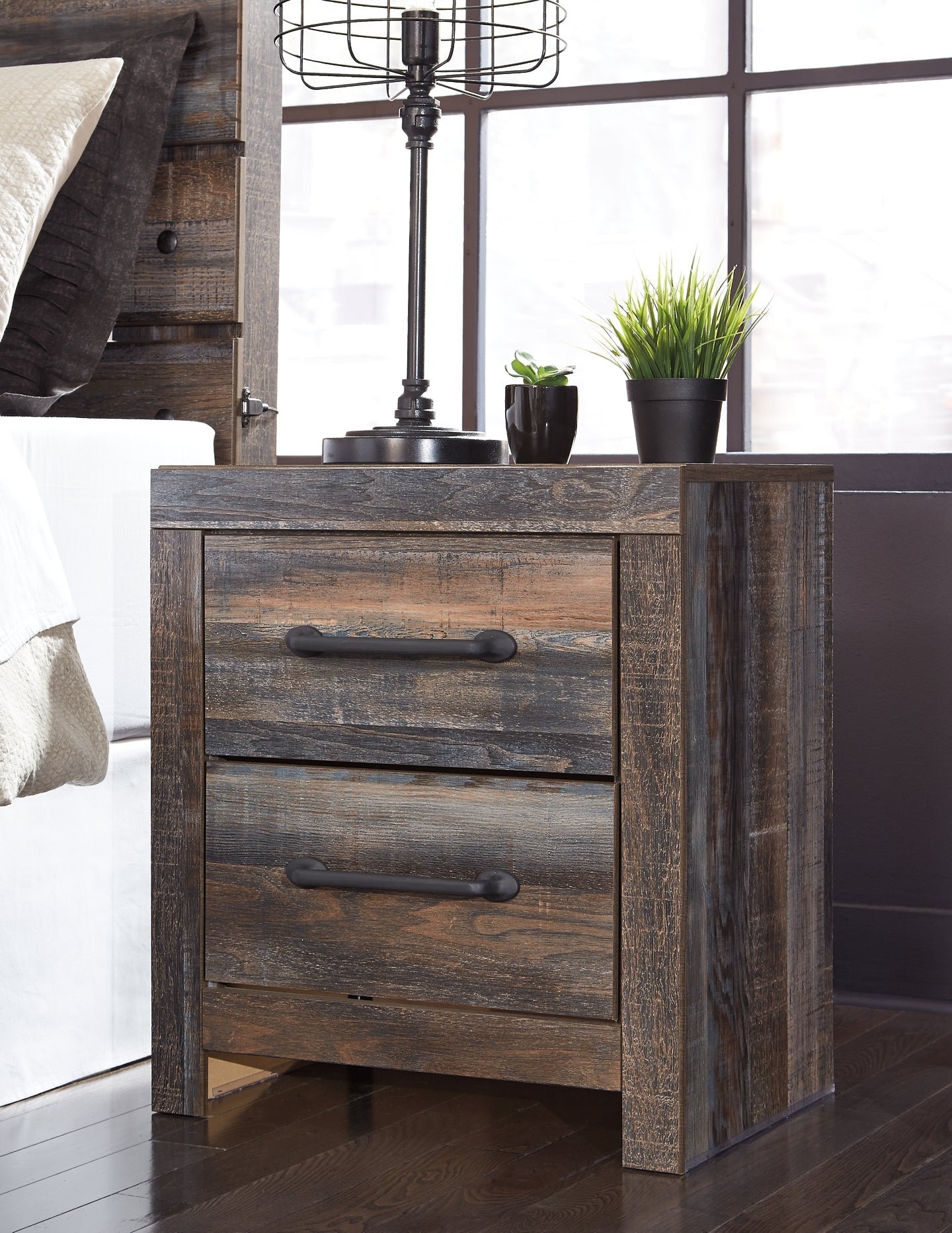 Drystan King Panel Bed with Mirrored Dresser, Chest and Nightstand - Image 5