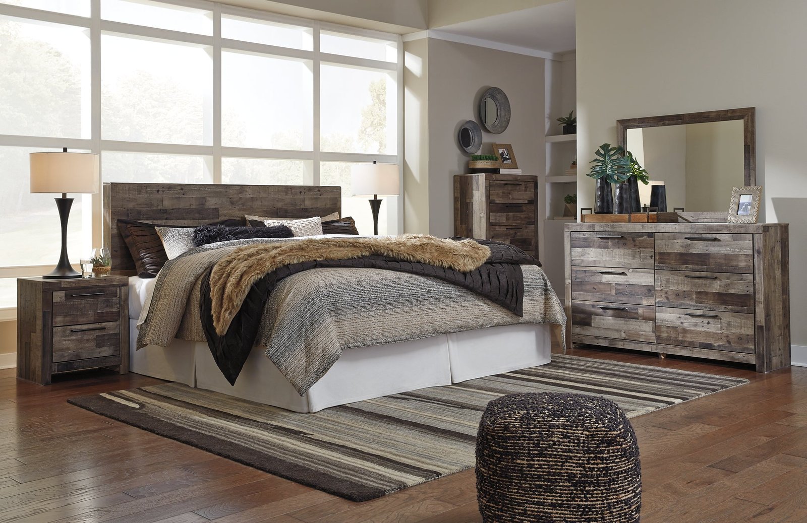Derekson Six Drawer Dresser - Image 4
