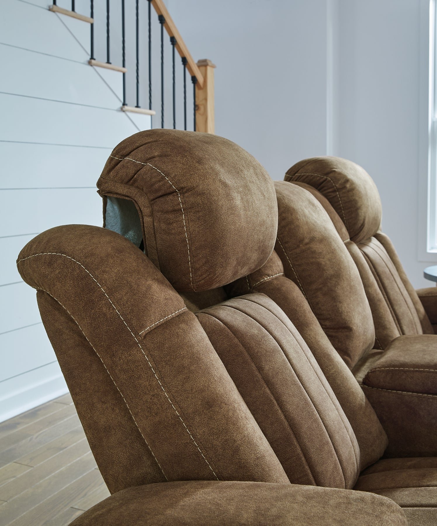Wolfridge PWR REC Sofa with ADJ Headrest - Image 10