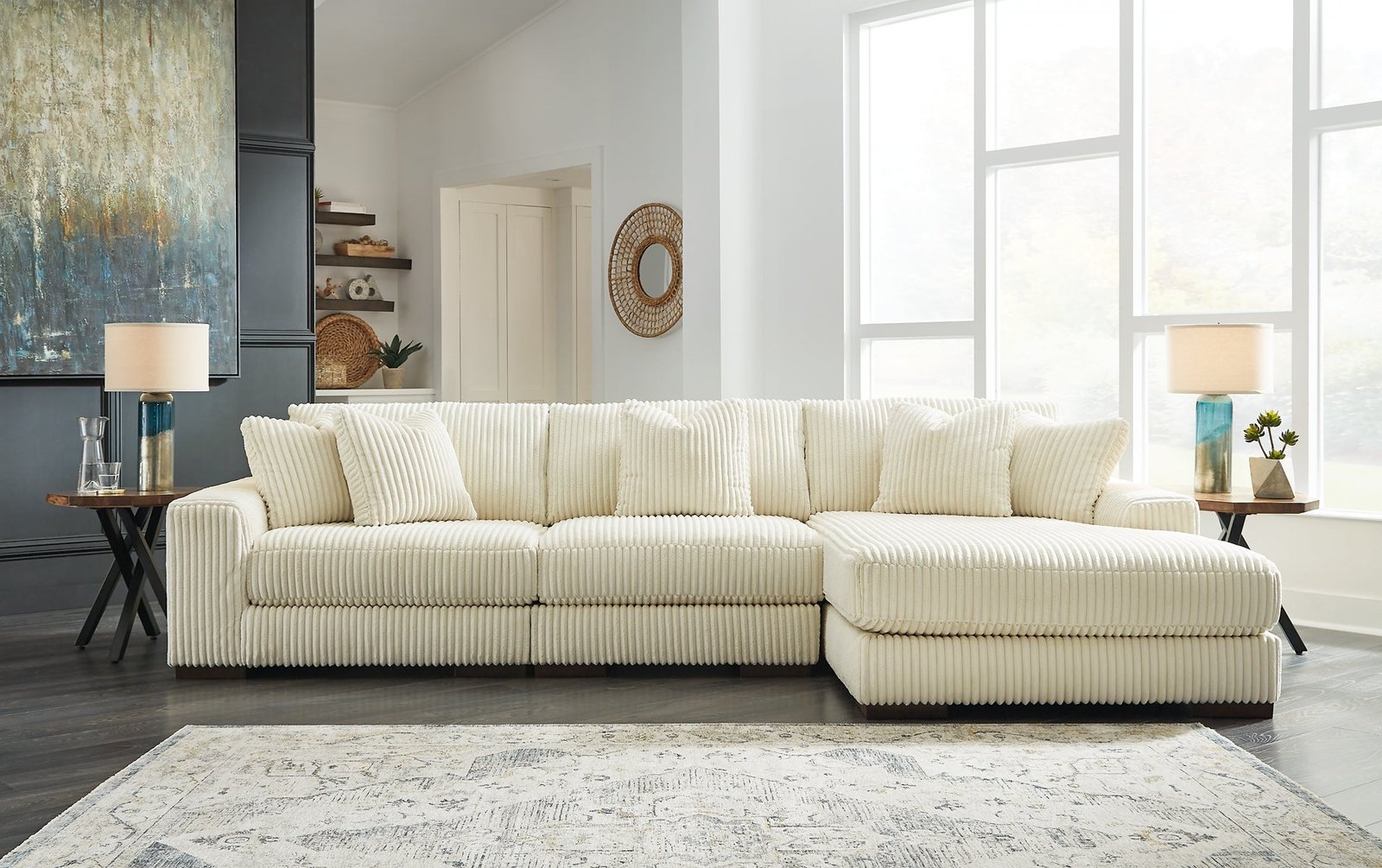 Lindyn 3-Piece Sectional with Chaise - Image 3