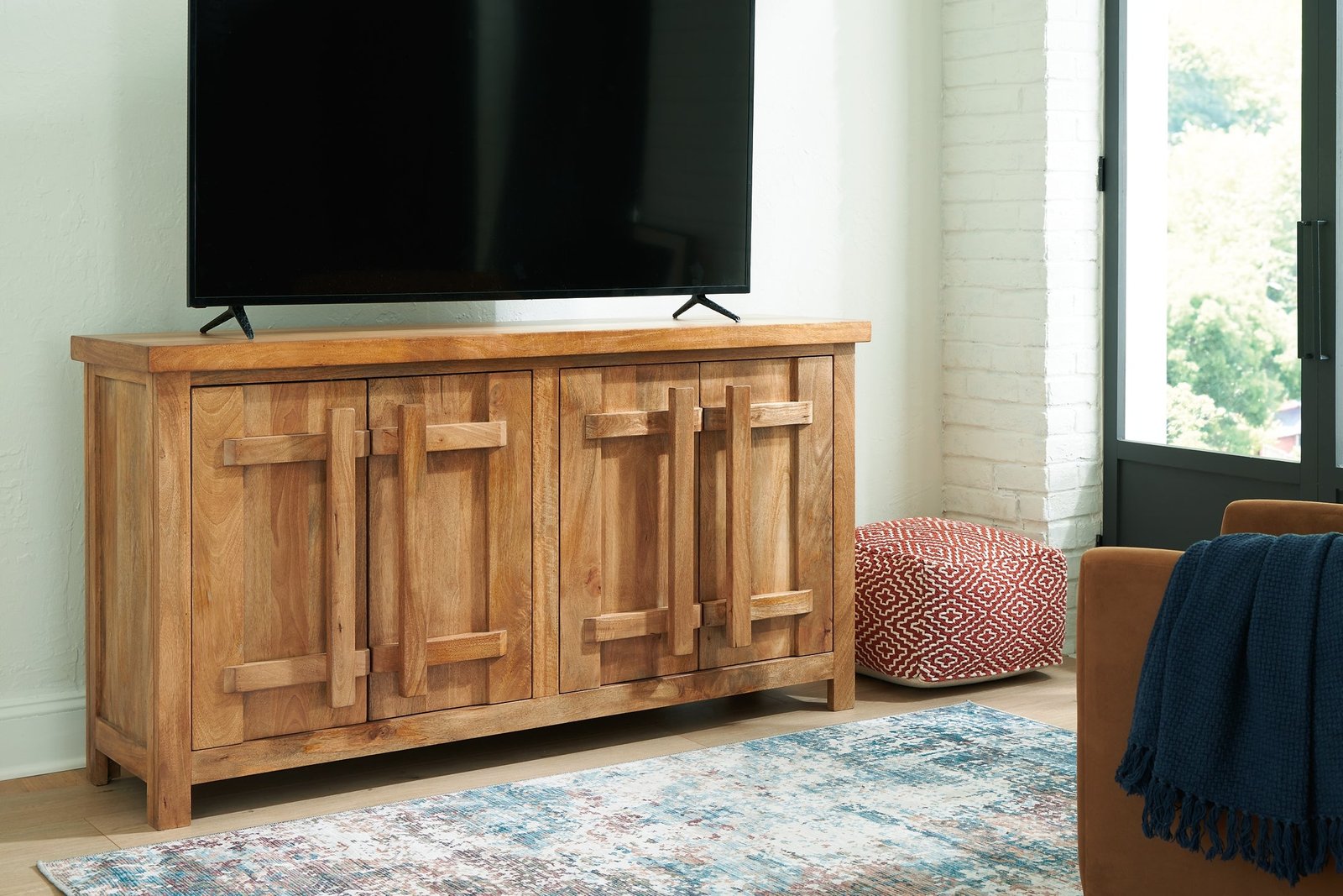 Dresor Accent Cabinet - Image 5