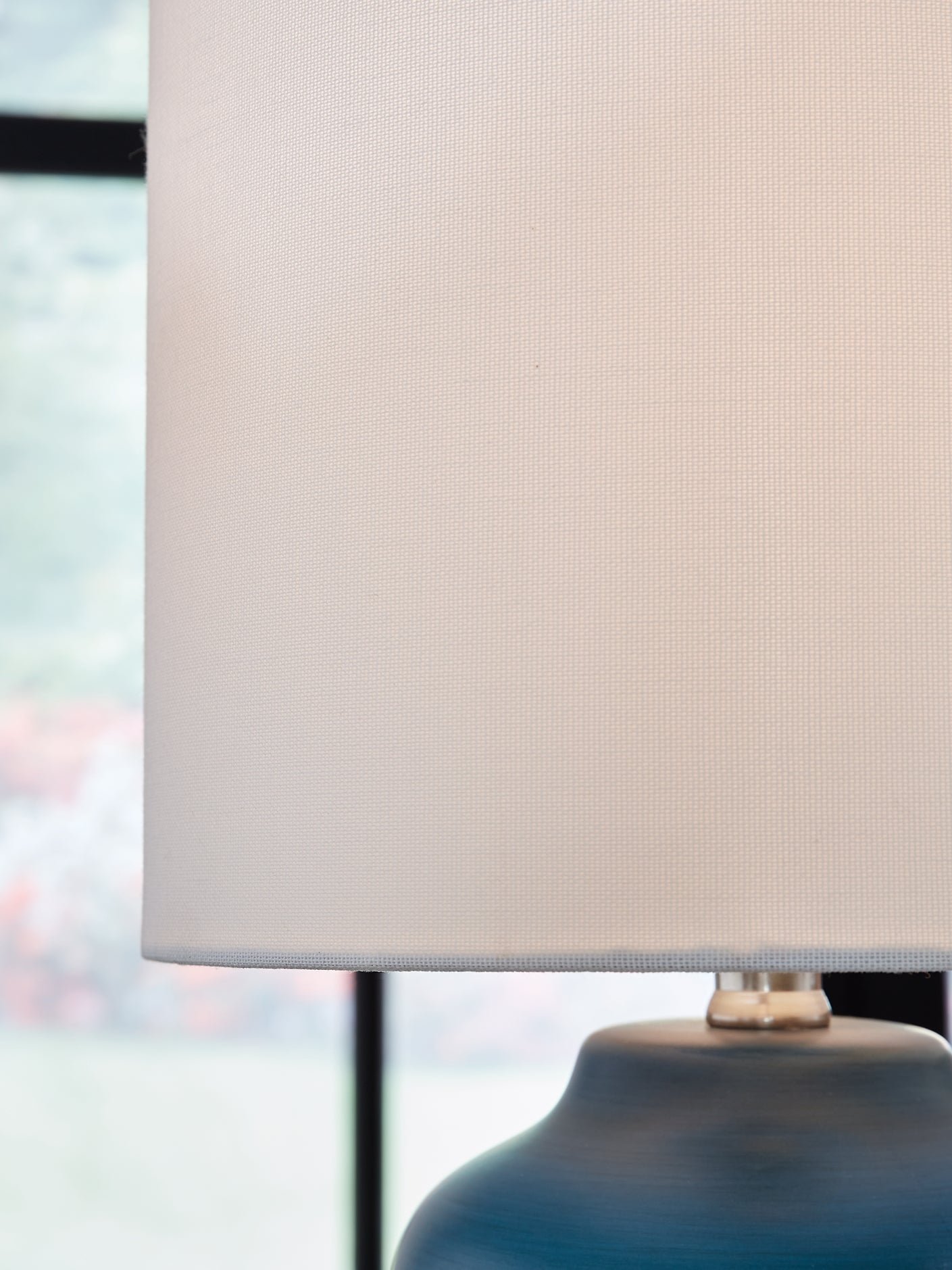 Ashley Express - Gierburg Ceramic Table Lamp (1/CN) - Image 3