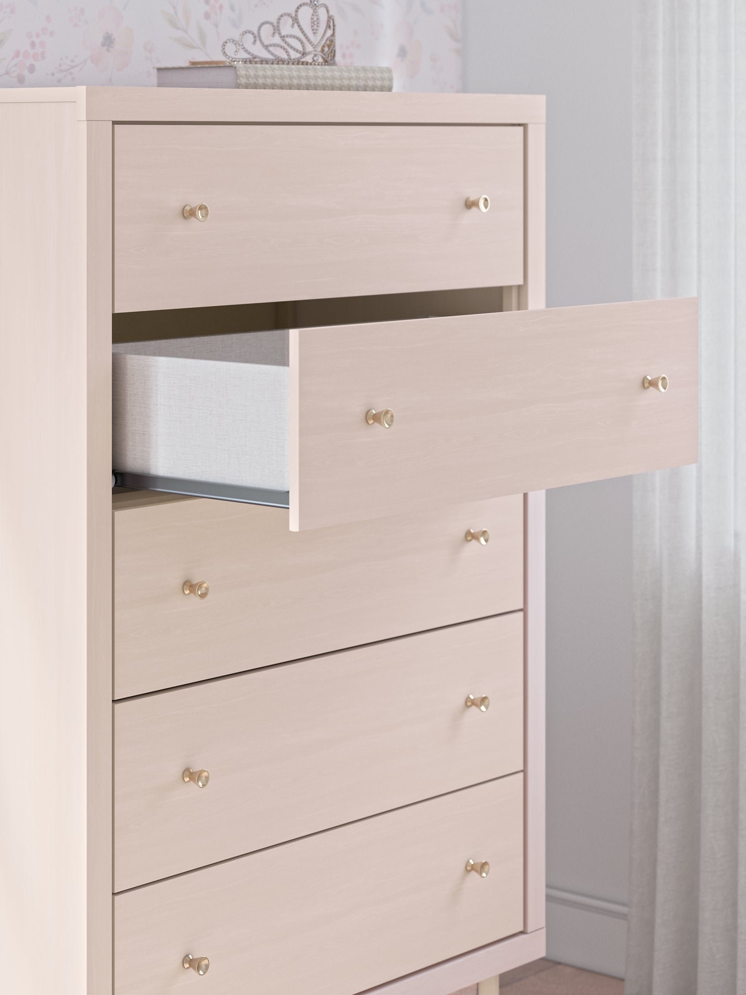 Wistenpine Five Drawer Chest - Image 8