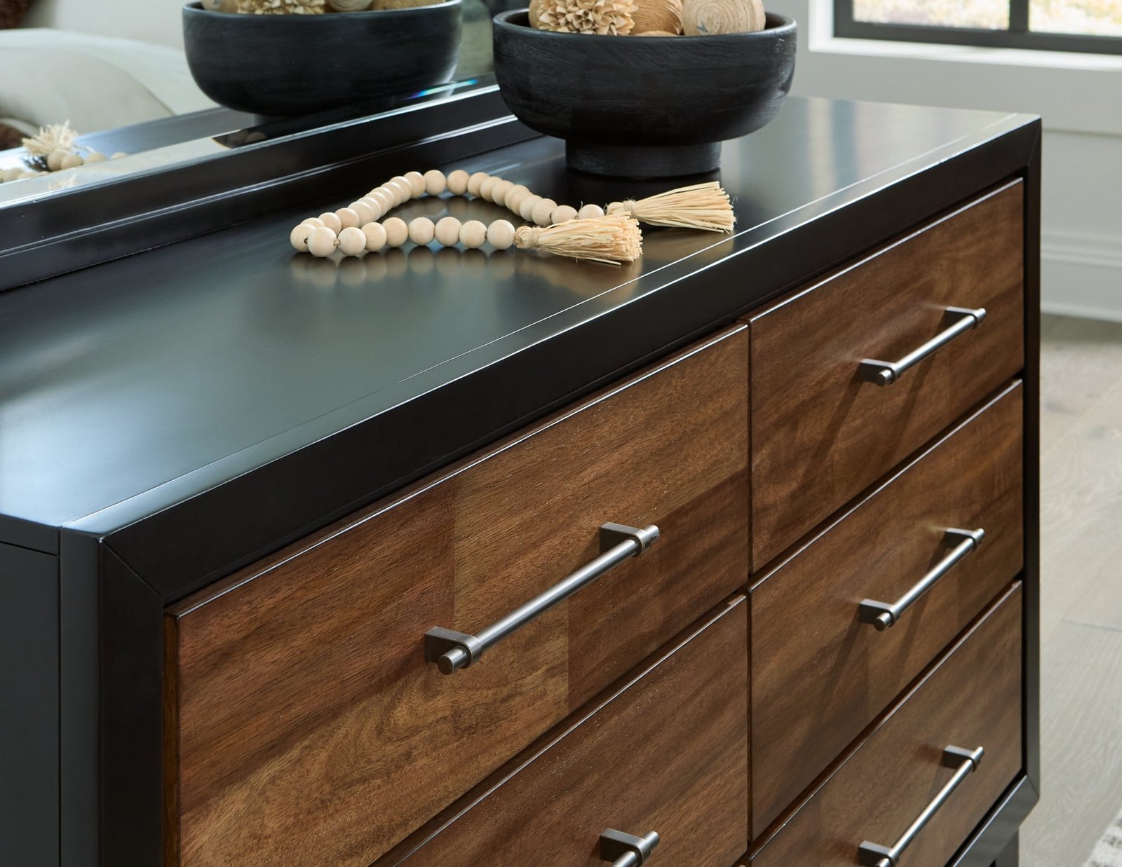 Kraeburn Dresser and Mirror - Image 4