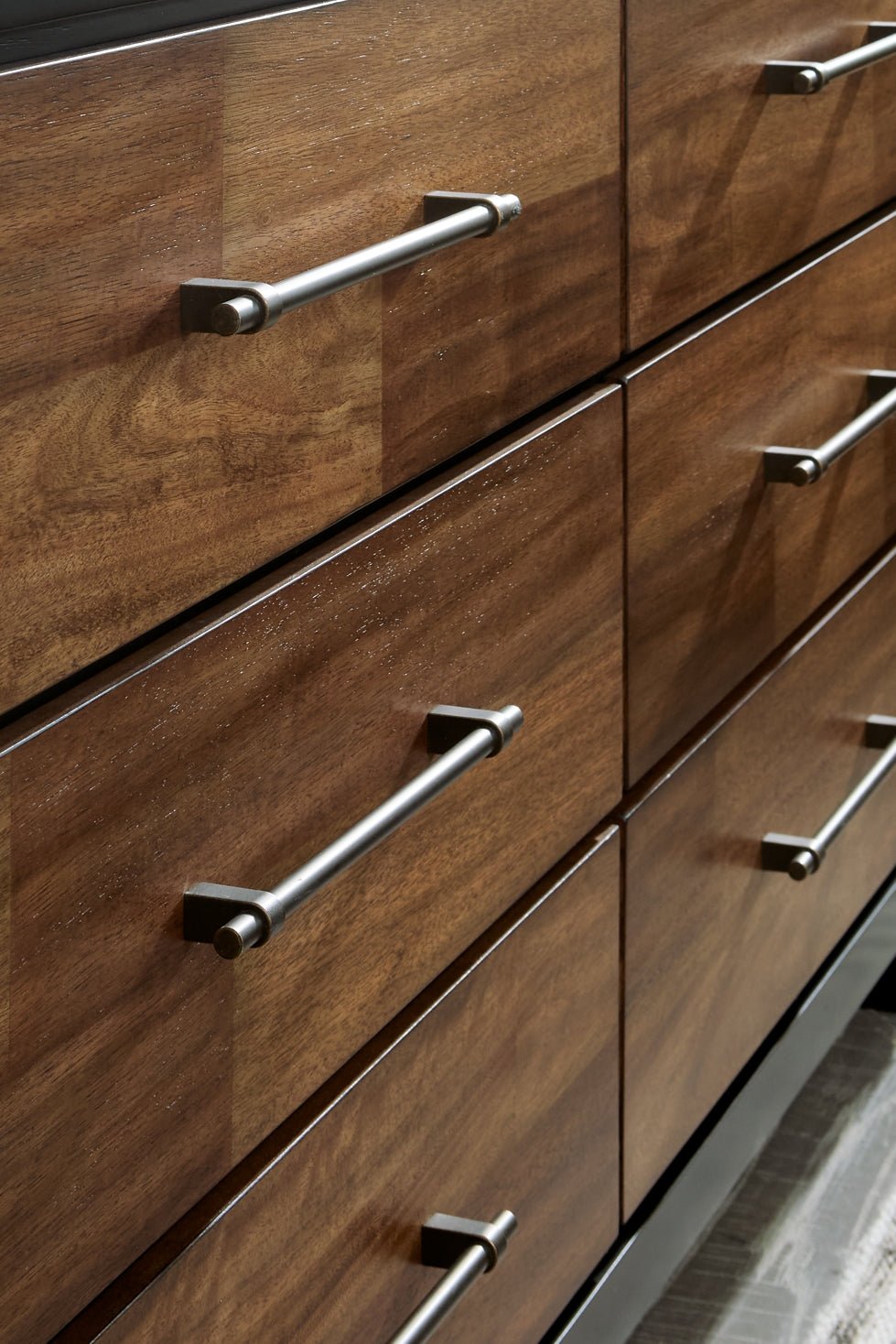 Kraeburn Dresser and Mirror - Image 5