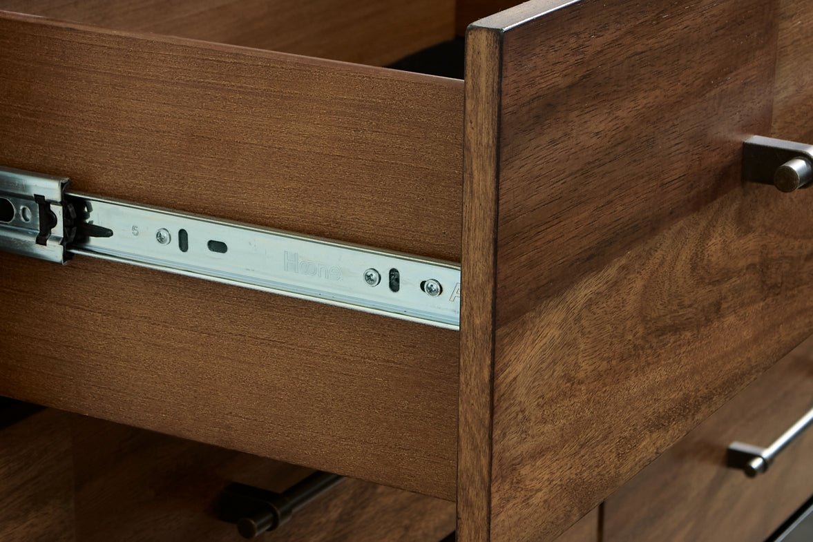 Kraeburn Dresser and Mirror - Image 6