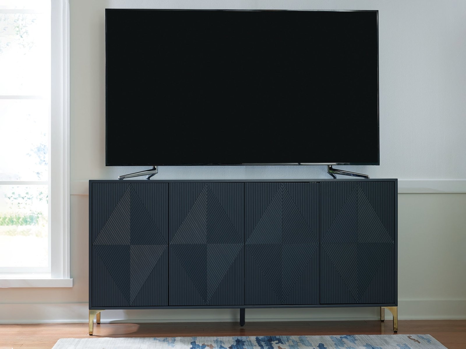 Loirwick Accent Cabinet - Image 8