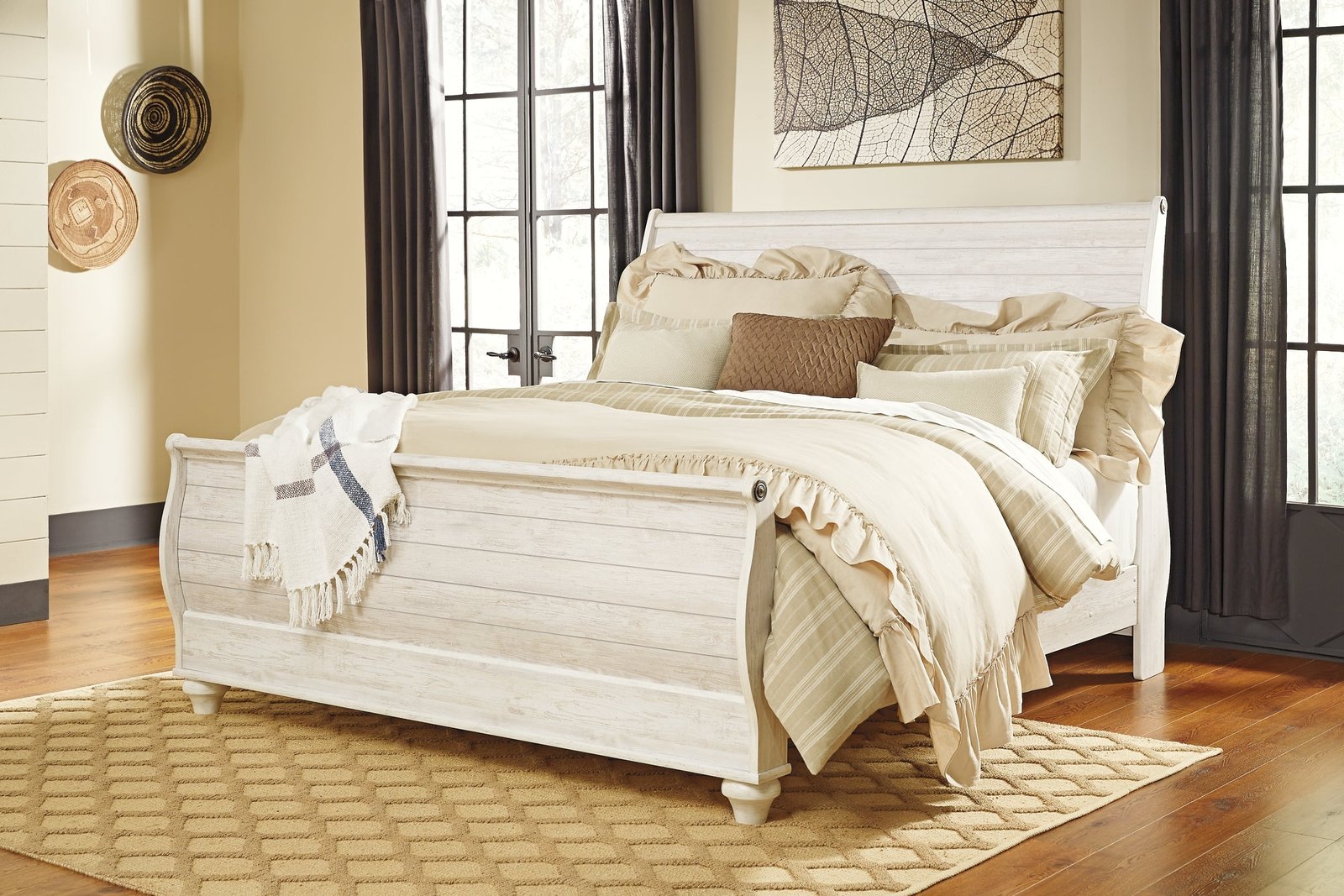 Willowton Sleigh Bed With Mirrored Dresser - Image 3