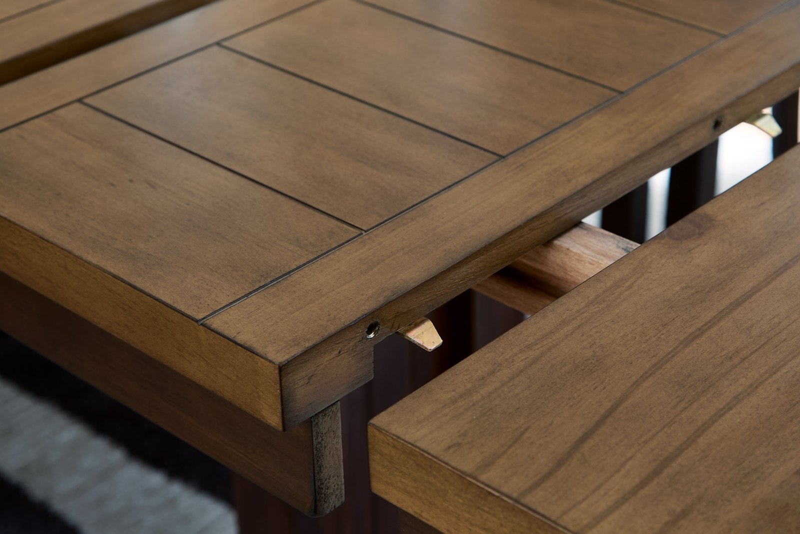 Rylandeen Counter Height Dining Table and 6 Barstools - Image 4